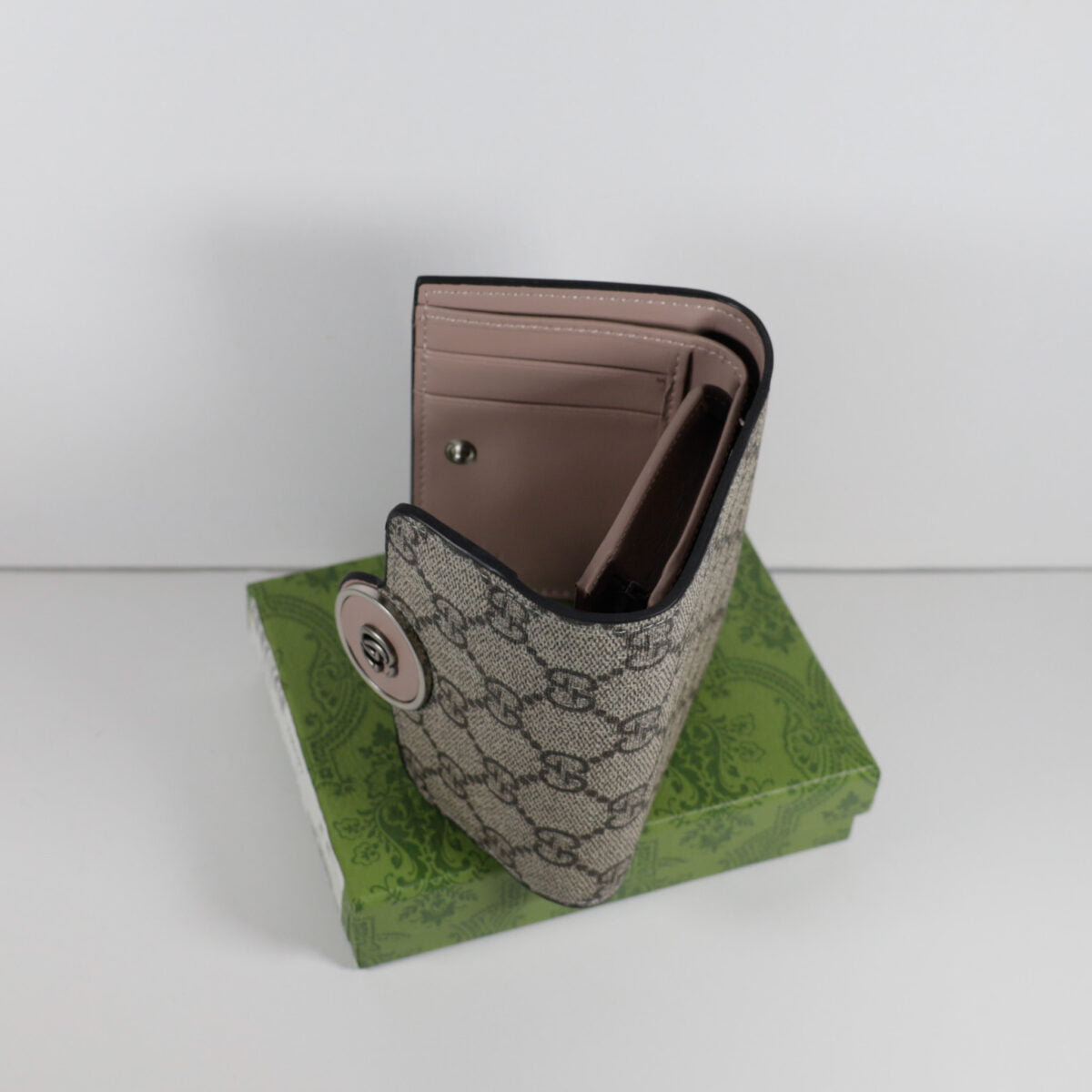 Luxury GUCCI Monogram Canvas Wallet Magnetic Clasp