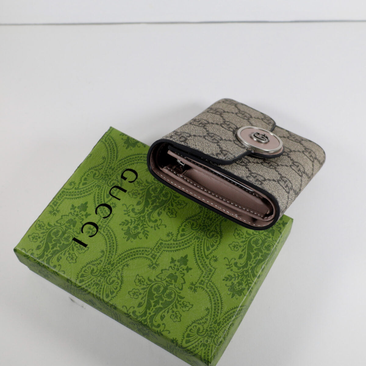 Luxury GUCCI Monogram Canvas Wallet Magnetic Clasp
