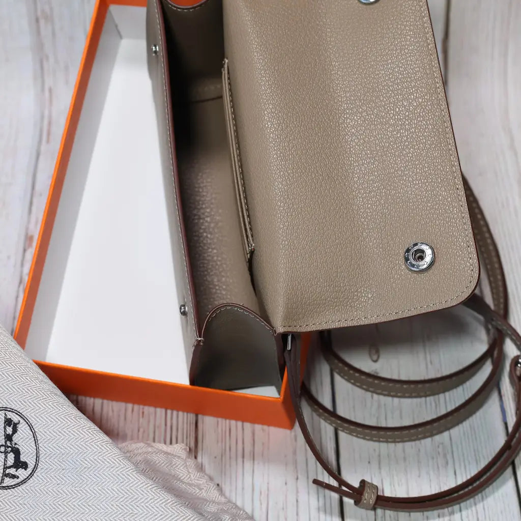 Luxury Hermes Calfskin Leather Crossbody Snap Bag